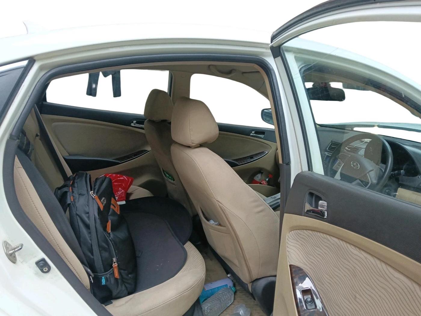 2011 Hyundai Verna FLUIDIC 1.6 VTVT EX, Petrol, Manual, 56,498 km, interior