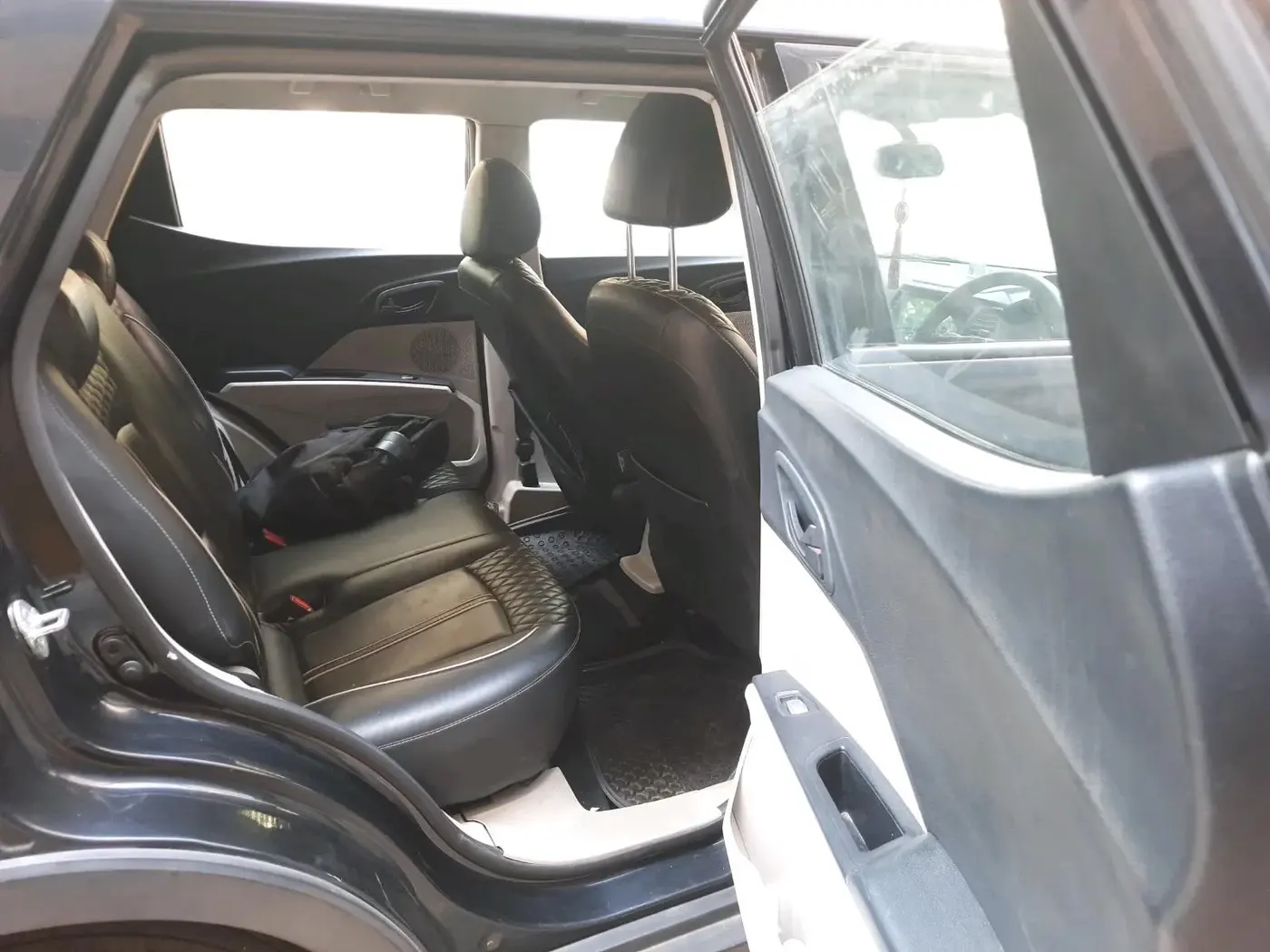 2022 Mahindra XUV300 W4 1.5 DIESEL, Diesel, Manual, 54,086 km, interior