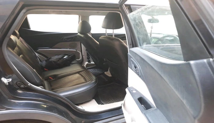 2022 Mahindra XUV300 W4 1.5 DIESEL, Diesel, Manual, 54,086 km, interior