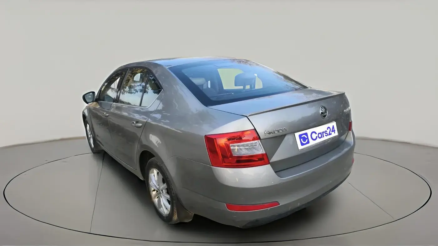 2015 Skoda Octavia ELEGANCE 1.8 TSI AT, Petrol, Automatic, 1,21,918 km, exterior