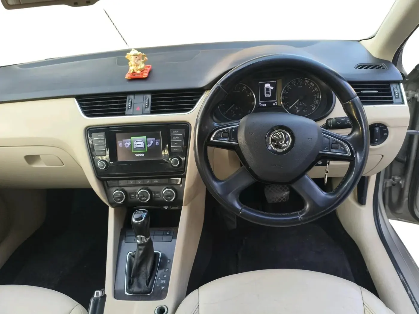 2015 Skoda Octavia ELEGANCE 1.8 TSI AT, Petrol, Automatic, 1,21,918 km, interior