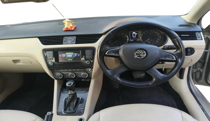 2015 Skoda Octavia ELEGANCE 1.8 TSI AT, Petrol, Automatic, 1,21,918 km, interior