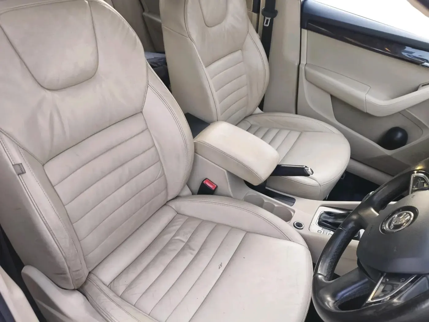 2015 Skoda Octavia ELEGANCE 1.8 TSI AT, Petrol, Automatic, 1,21,918 km, interior