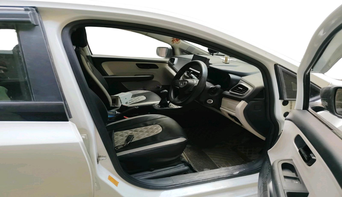 2022 Tata ALTROZ XE PETROL, Petrol, Manual, 17,174 km, interior