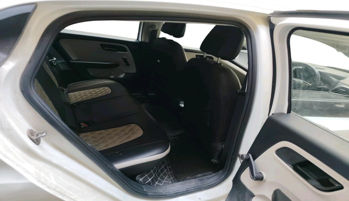 2022 Tata ALTROZ XE PETROL, Petrol, Manual, 17,174 km, interior