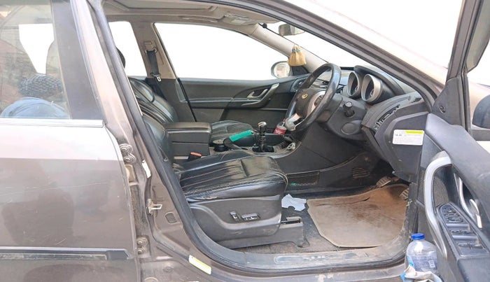 2017 Mahindra XUV500 W10 1.99, Diesel, Manual, 1,68,726 km, interior