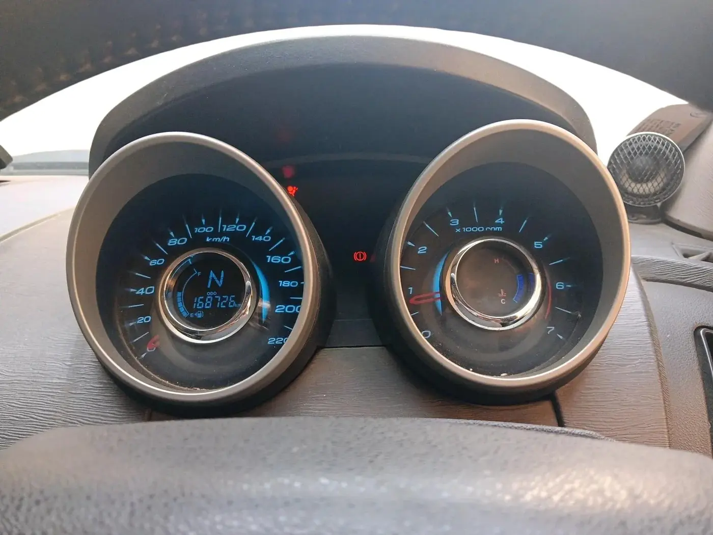 2017 Mahindra XUV500 W10 1.99, Diesel, Manual, 1,68,726 km, interior