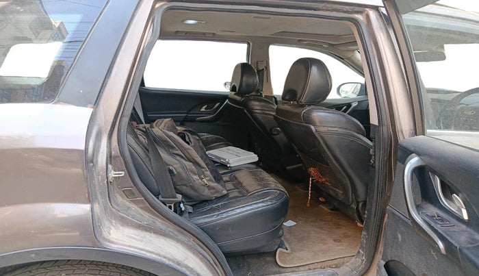 2017 Mahindra XUV500 W10 1.99, Diesel, Manual, 1,68,726 km, interior