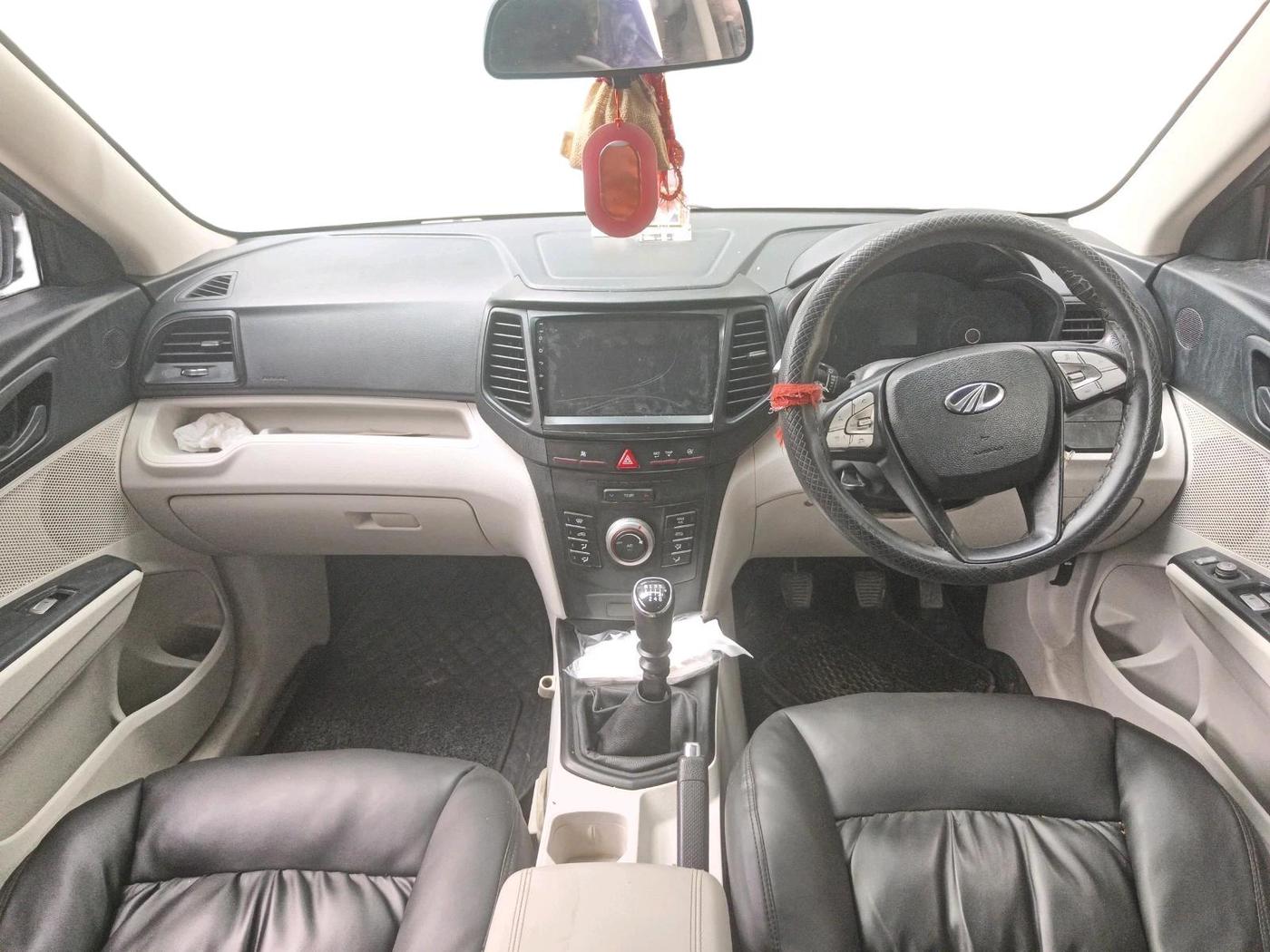 2019 Mahindra XUV300 W4 1.2 PETROL, Petrol, Manual, 78,975 km, interior