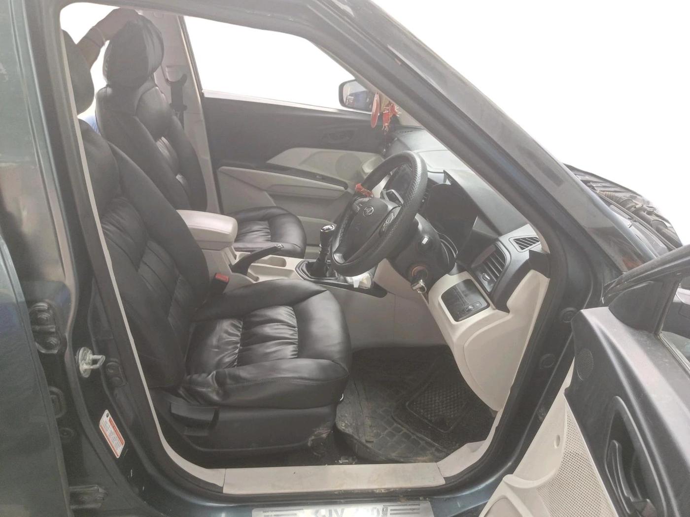 2019 Mahindra XUV300 W4 1.2 PETROL, Petrol, Manual, 78,975 km, interior