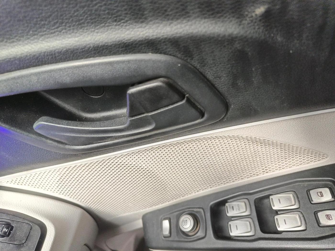 2019 Mahindra XUV300 W4 1.2 PETROL, Petrol, Manual, 78,975 km, interior