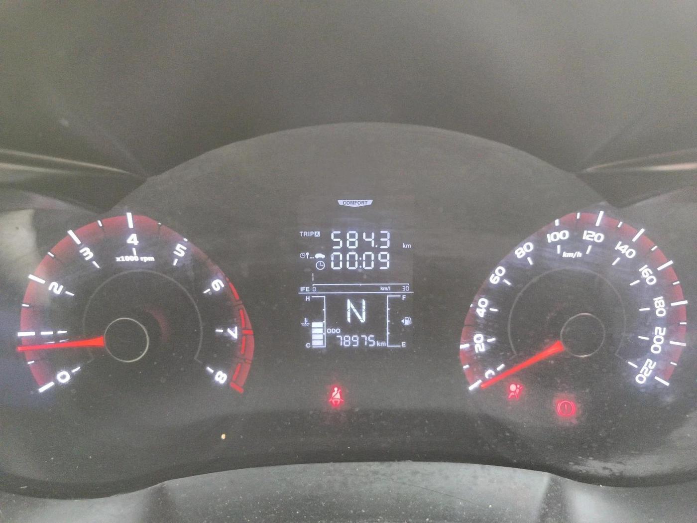 2019 Mahindra XUV300 W4 1.2 PETROL, Petrol, Manual, 78,975 km, interior