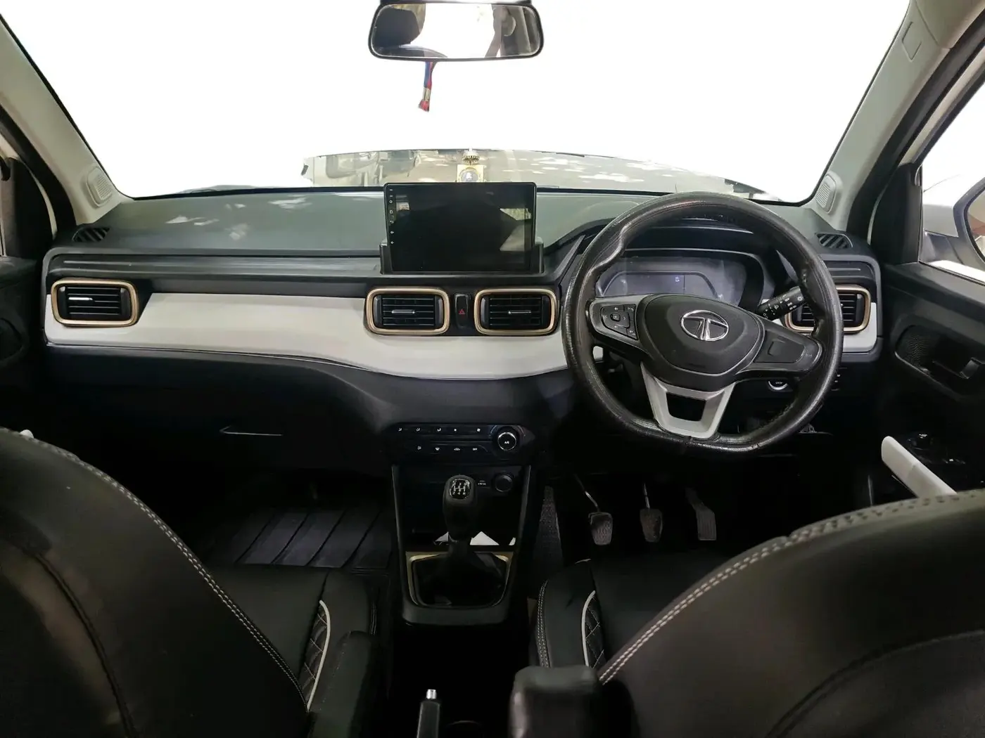 2023 Tata PUNCH ACCOMPLISHED DAZZLE SUNROOF CNG MT, CNG, Manual, 79,046 km, interior