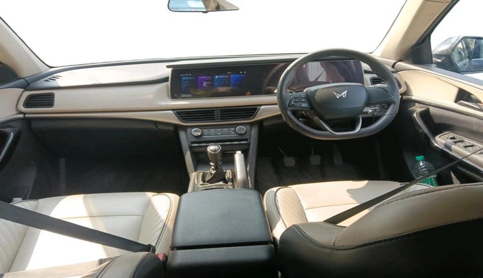 2022 Mahindra XUV700 AX 5 D MT 5 STR, Diesel, Manual, 59,551 km, interior