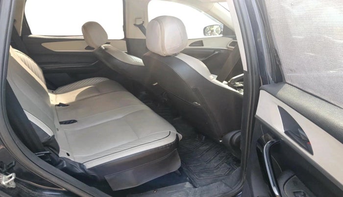 2022 Mahindra XUV700 AX 5 D MT 5 STR, Diesel, Manual, 59,551 km, interior