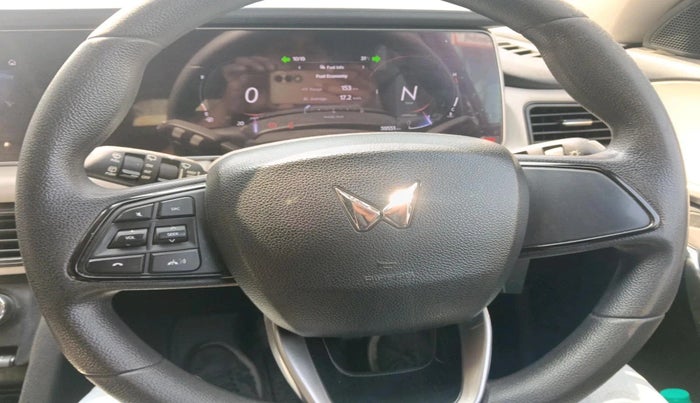 2022 Mahindra XUV700 AX 5 D MT 5 STR, Diesel, Manual, 59,551 km, interior