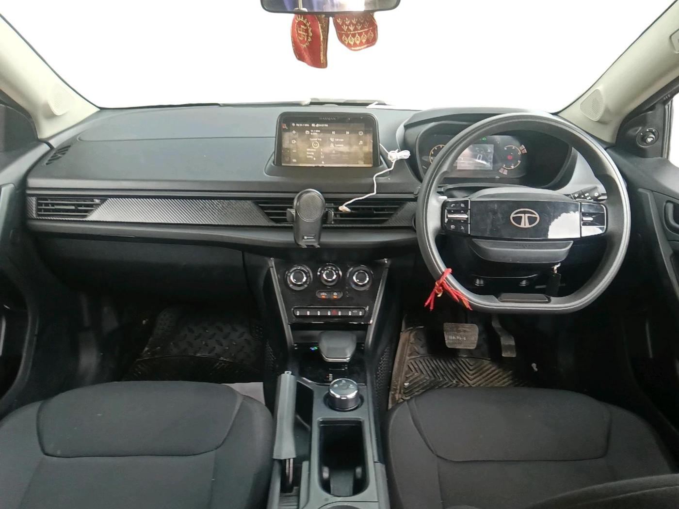 2025 Tata NEXON Smart Plus 1.2 Revotron 6 AMT, Petrol, Automatic, 5,836 km, interior