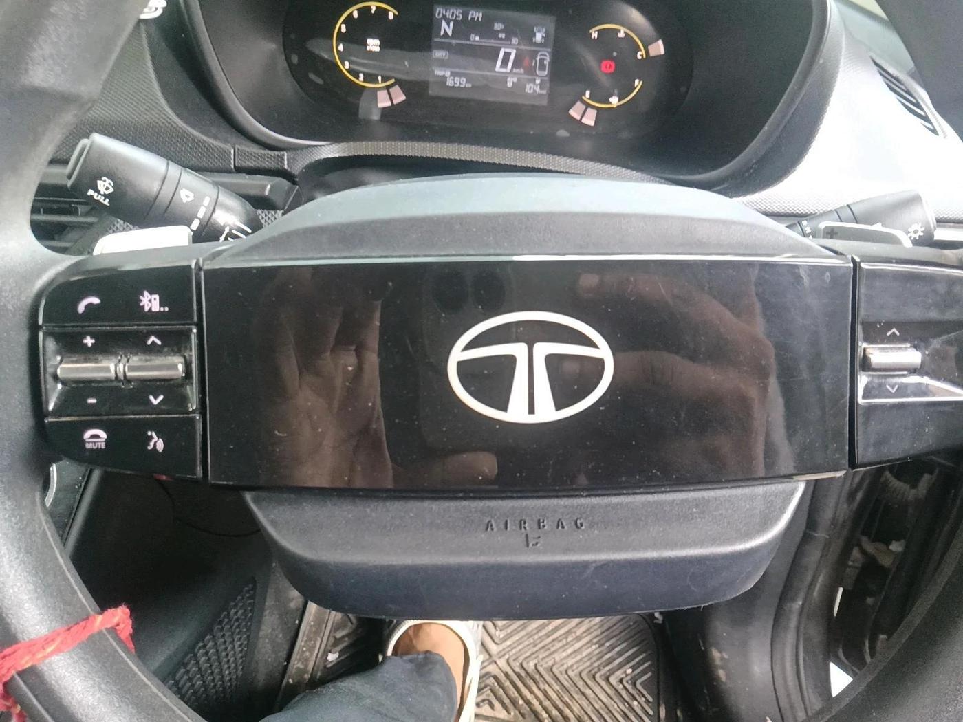 2025 Tata NEXON Smart Plus 1.2 Revotron 6 AMT, Petrol, Automatic, 5,836 km, interior