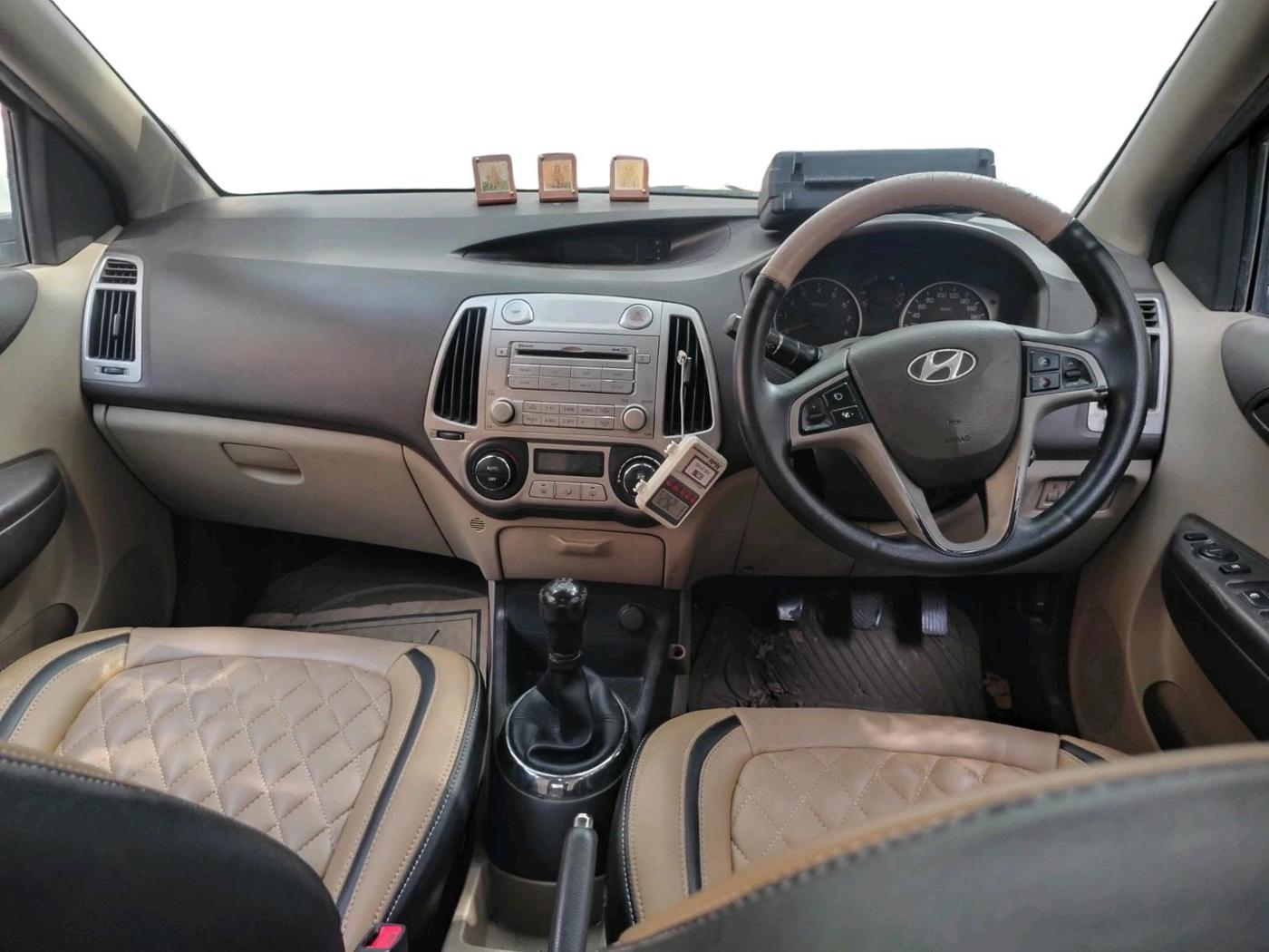 2011 Hyundai i20 SPORTZ 1.2, Petrol, Manual, 1,29,030 km, interior