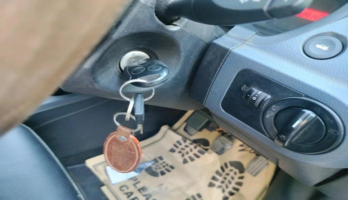 2013 Ford Figo TITANIUM 1.2 PETROL, Petrol, Manual, 1,33,914 km, interior