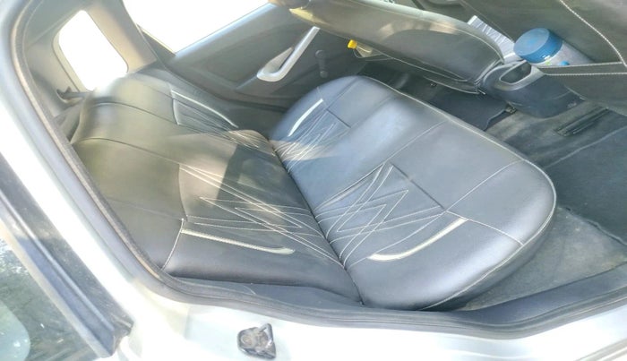 2013 Ford Figo TITANIUM 1.2 PETROL, Petrol, Manual, 1,33,914 km, interior