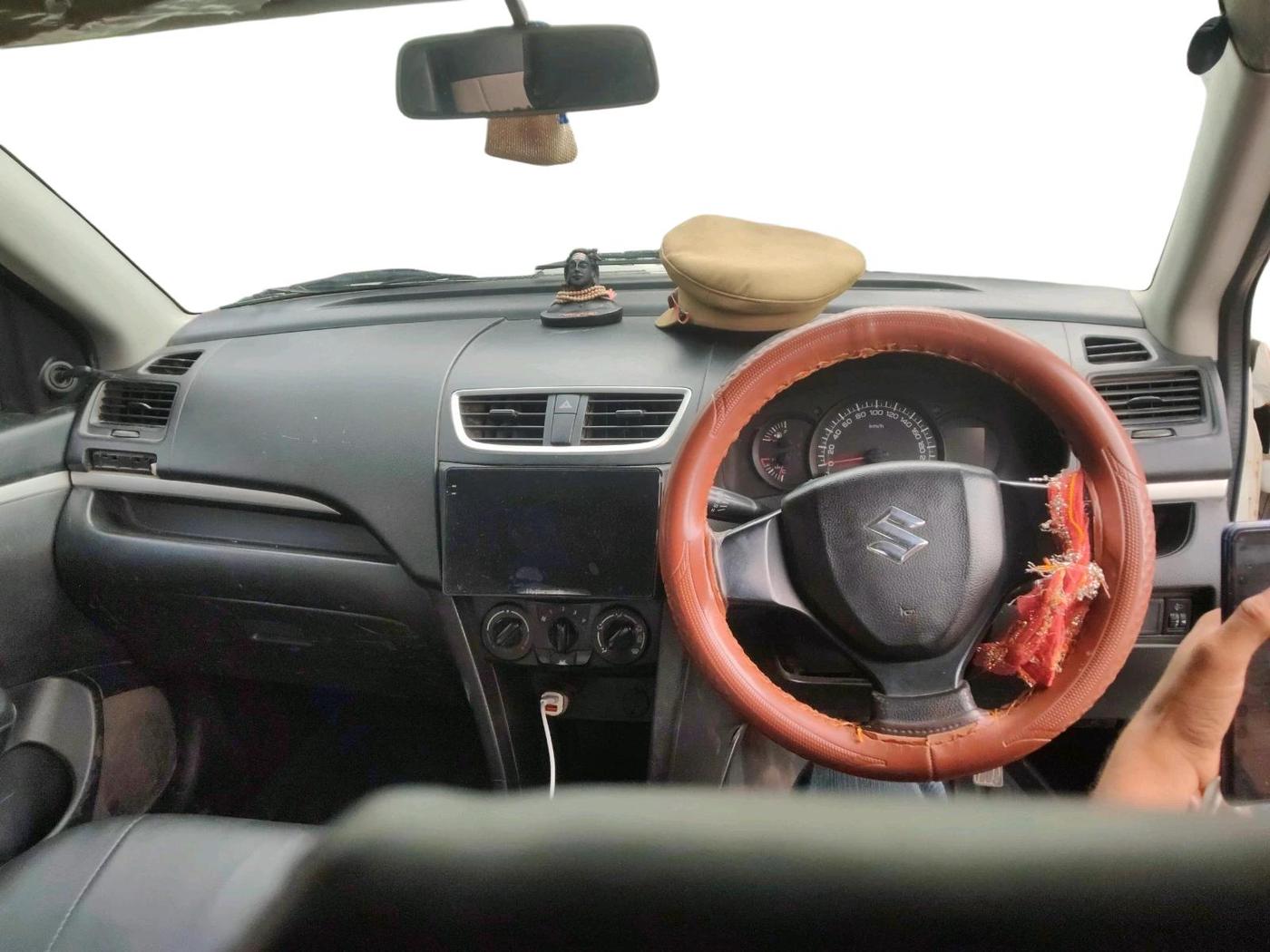 2015 Maruti Swift LXI (O), CNG, Manual, 1,20,000 km, interior