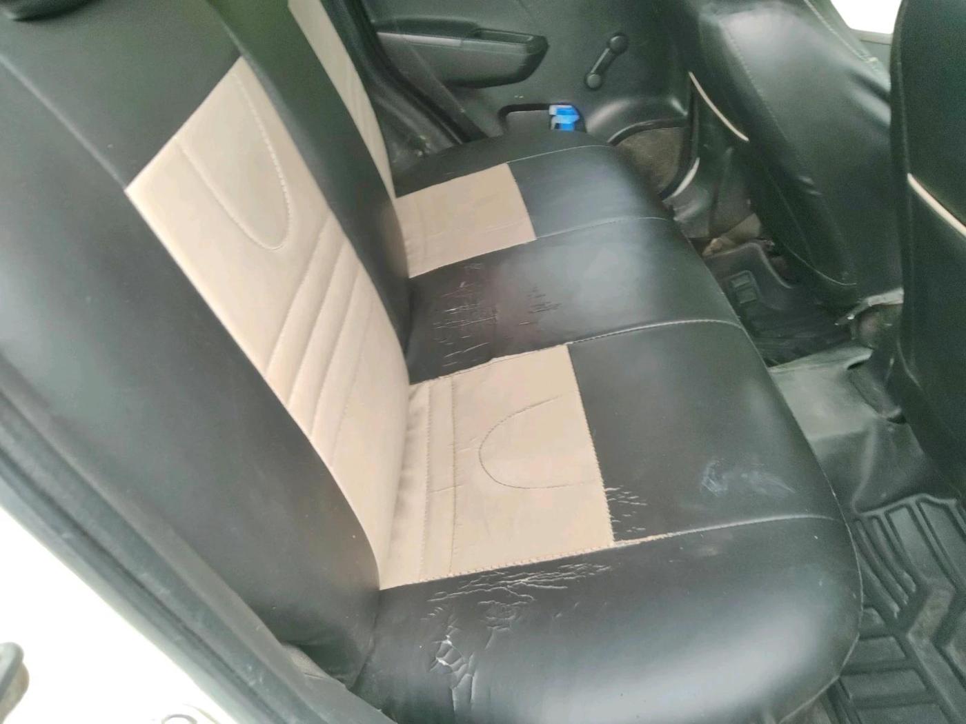 2015 Maruti Swift LXI (O), CNG, Manual, 1,20,000 km, interior