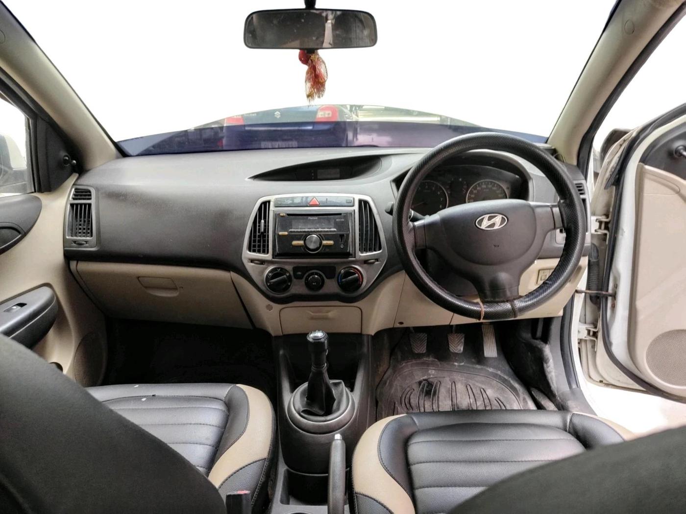 2013 Hyundai i20 MAGNA 1.2, Petrol, Manual, 86,261 km, interior
