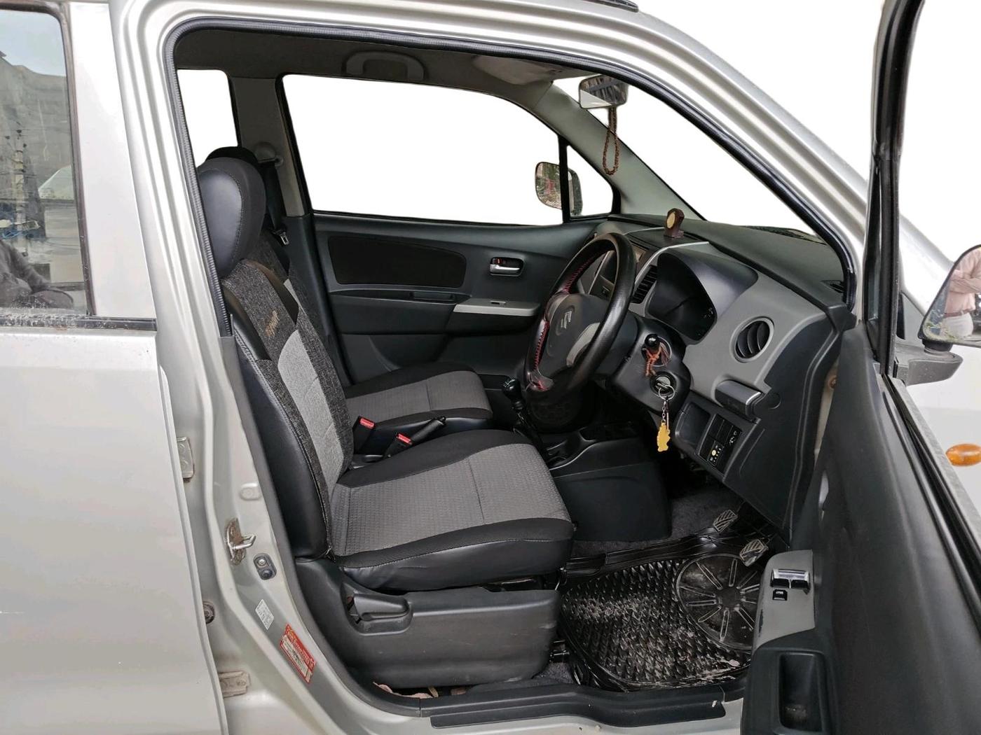 2011 Maruti Wagon R 1.0 LXI CNG, CNG, Manual, 2,89,125 km, interior