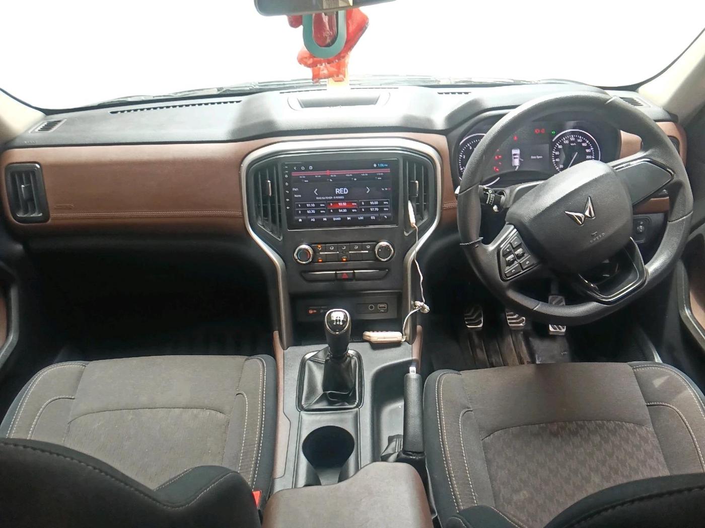 2024 Mahindra SCORPIO-N Z2 PETROL MT 7 STR, Petrol, Manual, 13,953 km, interior