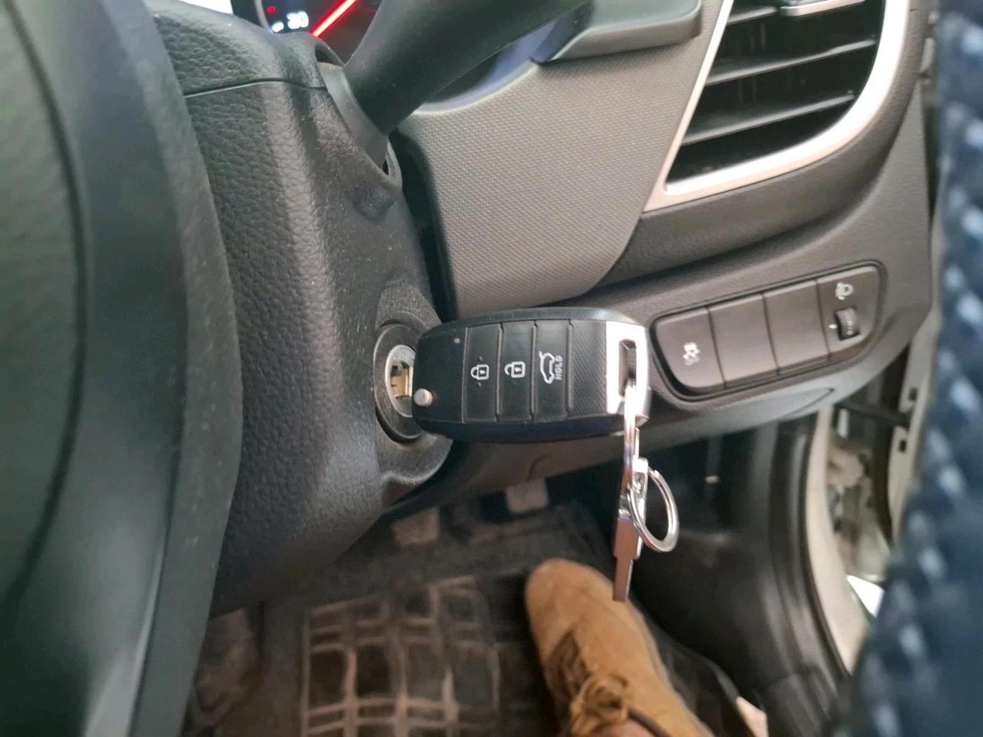 2022 KIA SELTOS HTE 1.5 PETROL, Petrol, Manual, 40,047 km, interior