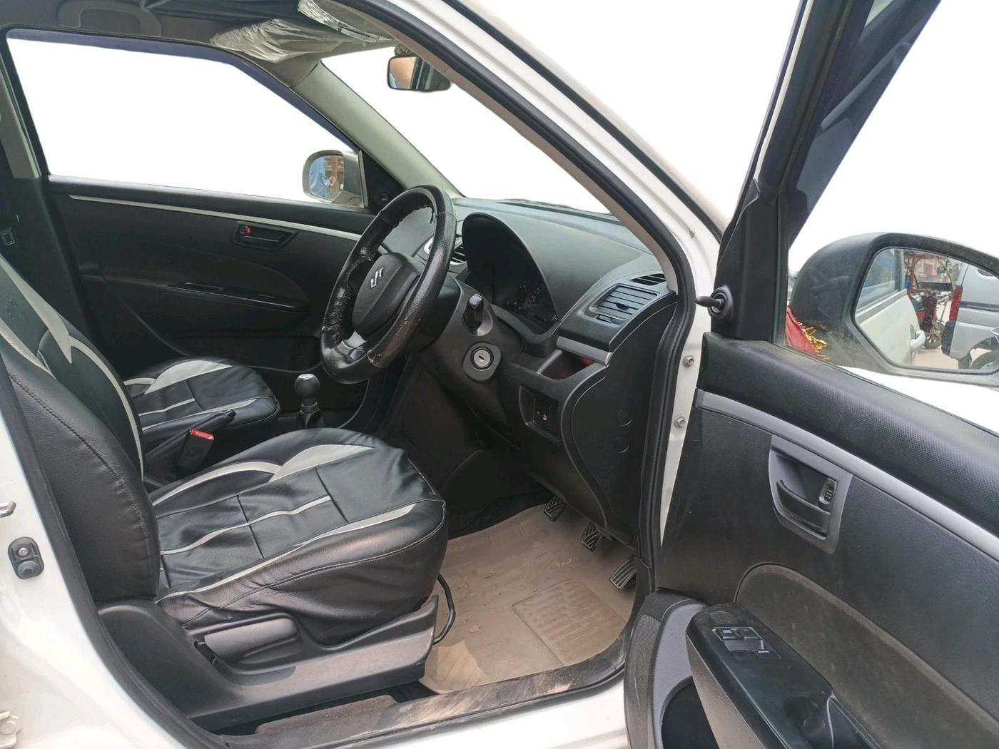 2016 Maruti Swift LXI (O), Petrol, Manual, 25,045 km, interior