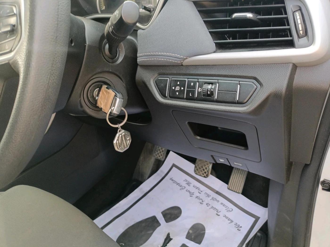 2019 MG HECTOR SUPER HYBRID 1.5 PETROL, Petrol, Manual, 1,04,015 km, interior