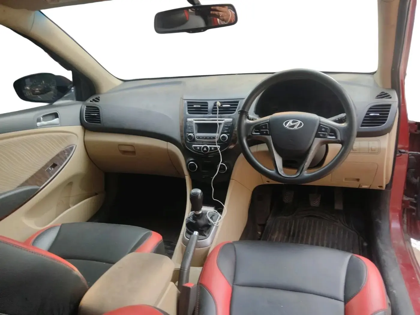 2015 Hyundai Verna FLUIDIC 4S 1.6 VTVT S(O), Petrol, Manual, 66,111 km, interior