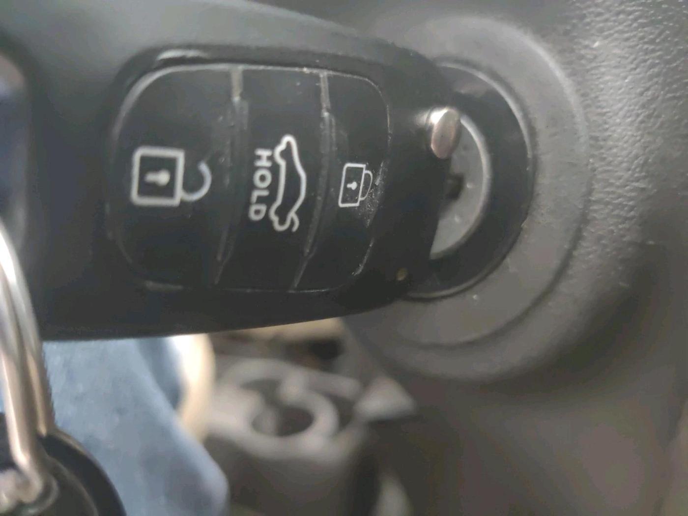 2014 Hyundai i10 SPORTZ 1.1, Petrol, Manual, 22,325 km, interior