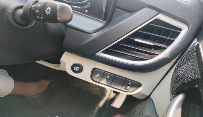 2024 KIA SELTOS  HTX 1.5 PETROL MT, Petrol, Manual, 13,921 km, interior