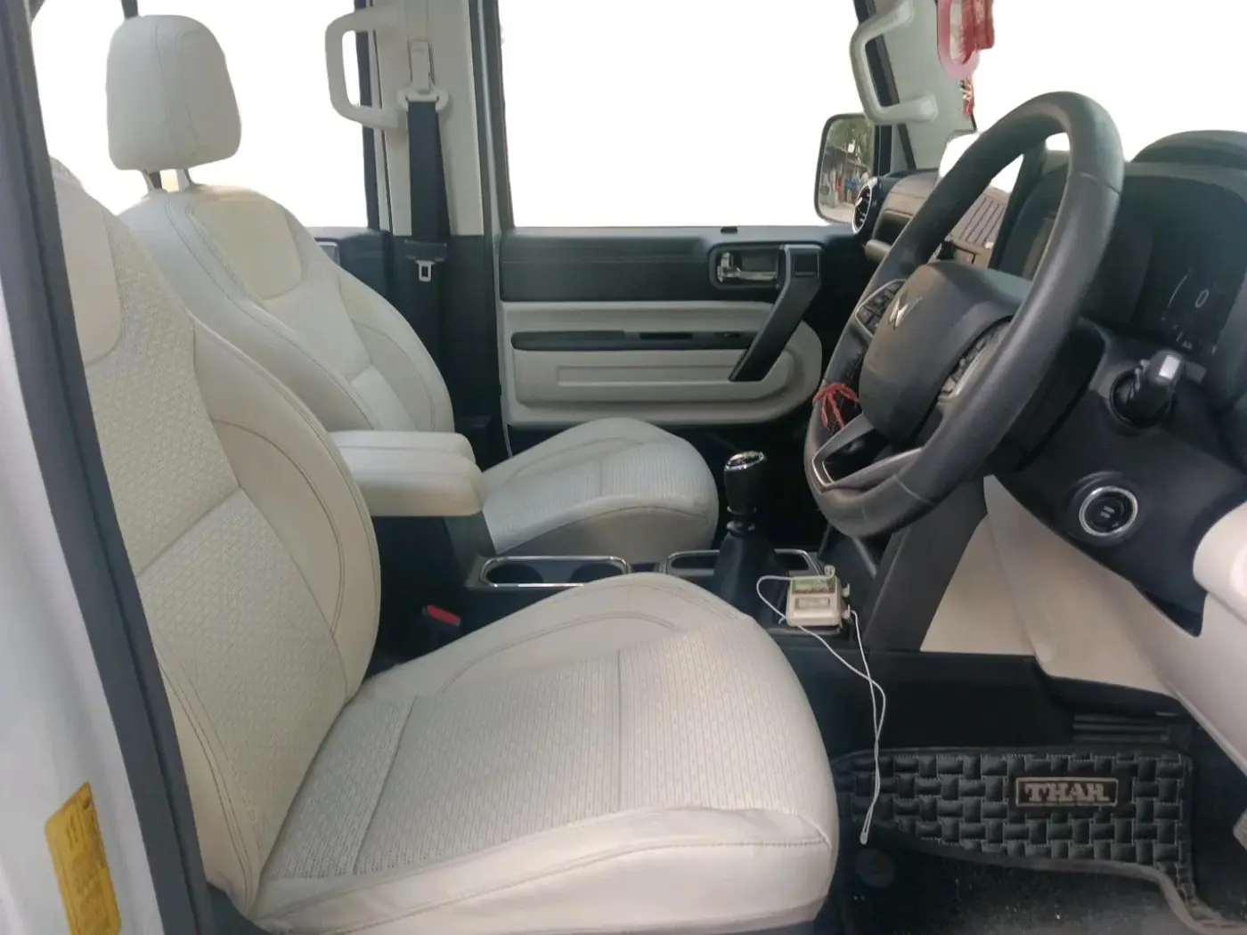 2025 Mahindra Thar Roxx  AX7 L Diesel MT 2WD, Diesel, Manual, 9,663 km, interior