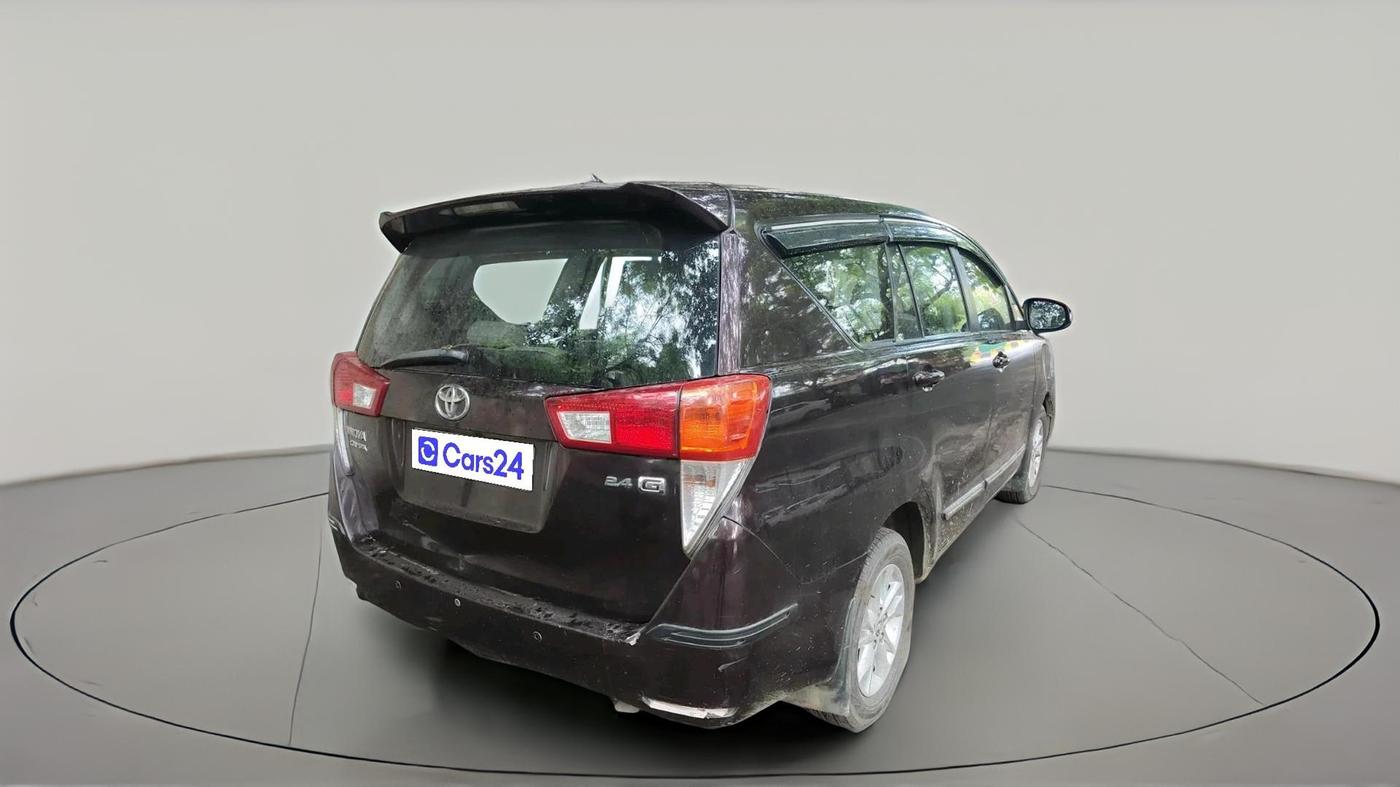 2017 Toyota Innova Crysta 2.4 G 7 STR, Diesel, Manual, 1,66,812 km, exterior