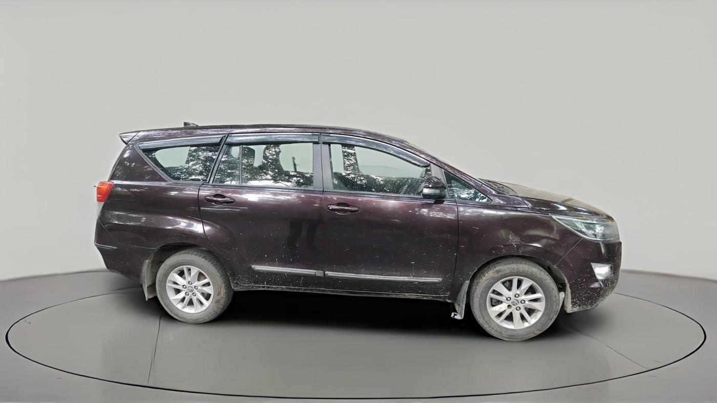 2017 Toyota Innova Crysta 2.4 G 7 STR, Diesel, Manual, 1,66,812 km, exterior