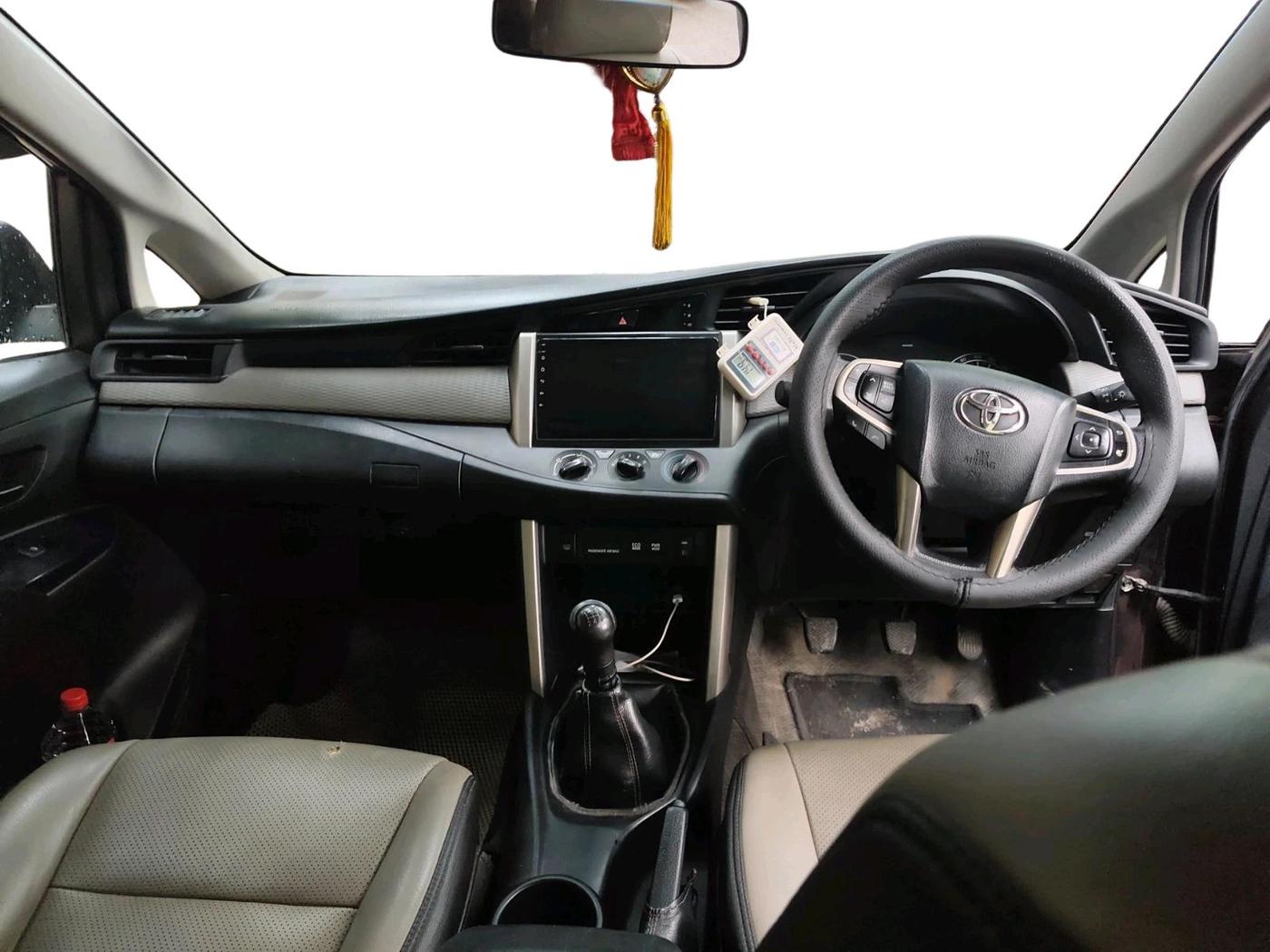 2017 Toyota Innova Crysta 2.4 G 7 STR, Diesel, Manual, 1,66,812 km, interior