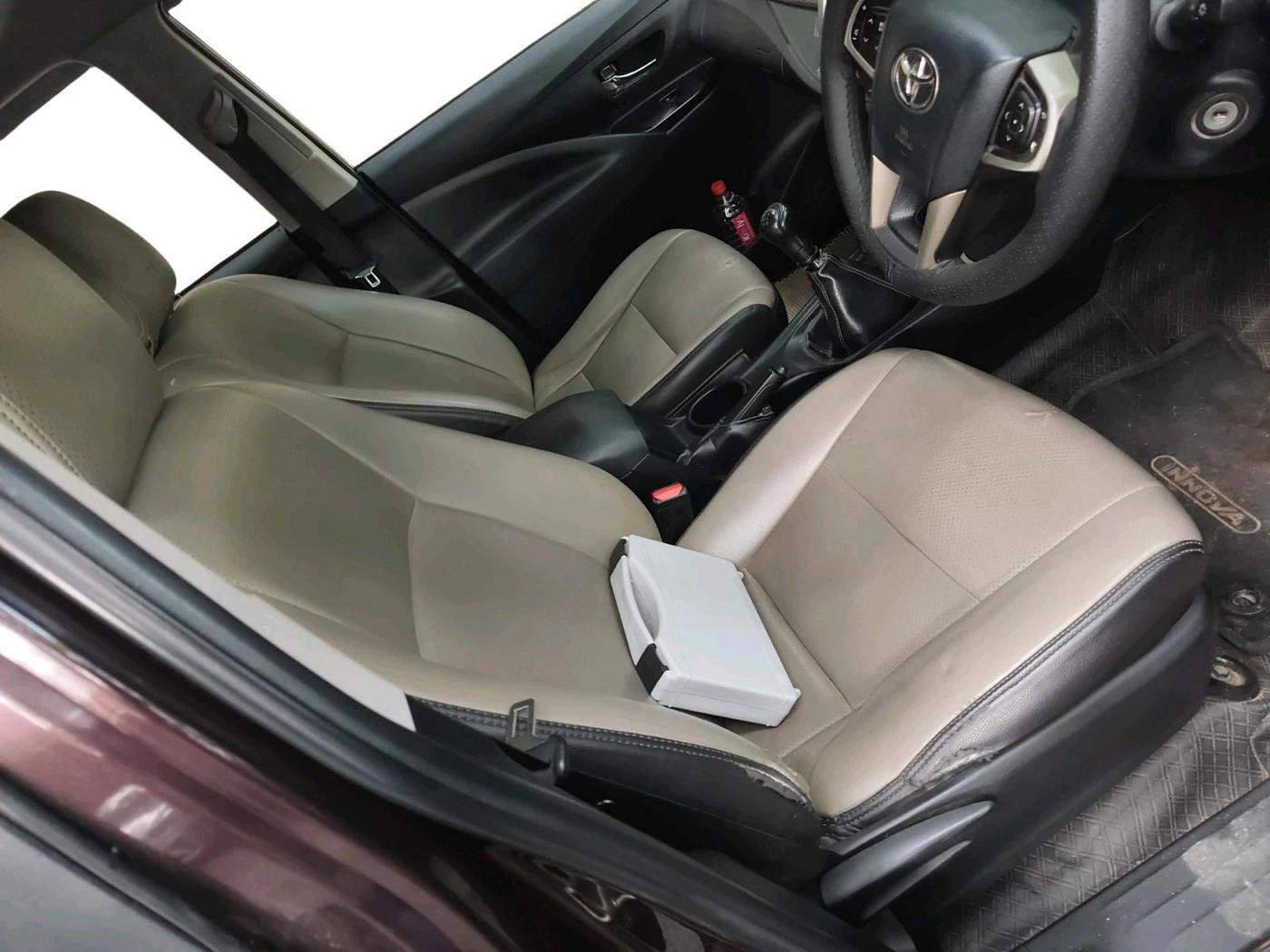 2017 Toyota Innova Crysta 2.4 G 7 STR, Diesel, Manual, 1,66,812 km, interior