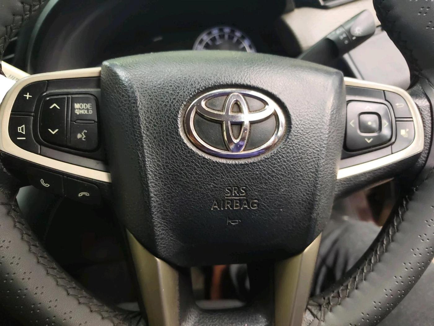 2017 Toyota Innova Crysta 2.4 G 7 STR, Diesel, Manual, 1,66,812 km, interior