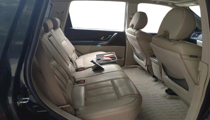 2017 Mahindra XUV500 W10 1.99, Diesel, Manual, 1,45,145 km, interior