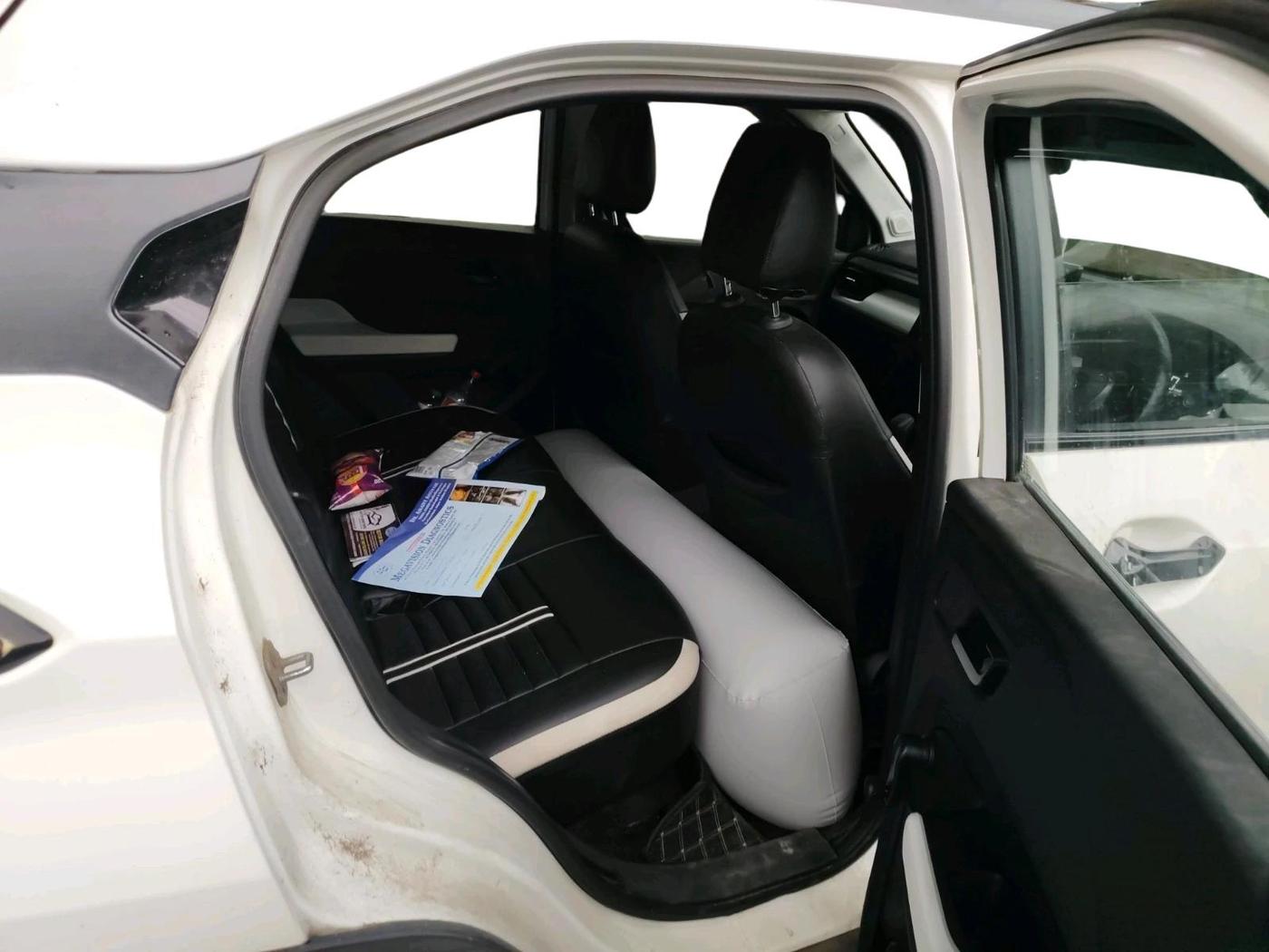 2023 Tata PUNCH PURE MT CNG, CNG, Manual, 27,145 km, interior