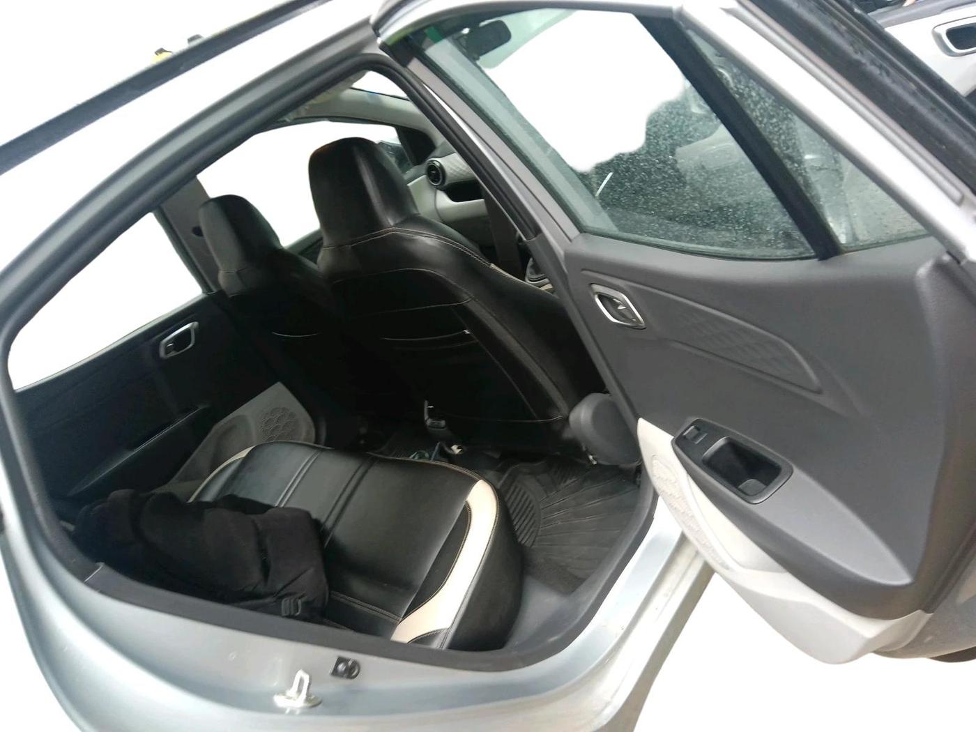 2022 Hyundai GRAND I10 NIOS SPORTZ AMT 1.2 KAPPA VTVT, Petrol, Automatic, 32,624 km, interior