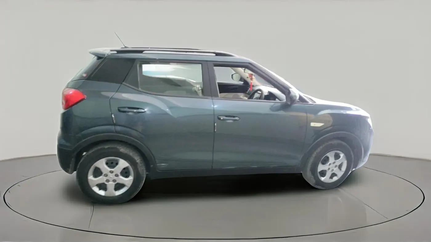2021 Mahindra XUV300 W6 1.5 Diesel, Diesel, Manual, 26,665 km, exterior