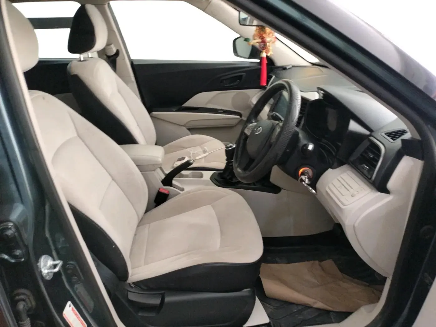 2021 Mahindra XUV300 W6 1.5 Diesel, Diesel, Manual, 26,665 km, interior