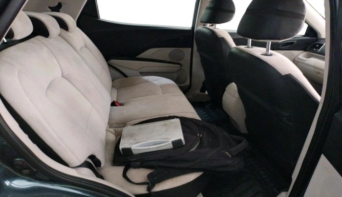 2021 Mahindra XUV300 W6 1.5 Diesel, Diesel, Manual, 26,665 km, interior