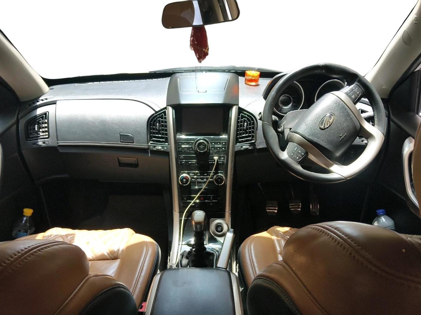 2018 Mahindra XUV500 W11, Diesel, Manual, 70,174 km, interior