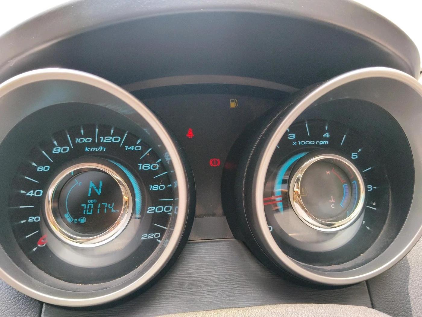 2018 Mahindra XUV500 W11, Diesel, Manual, 70,174 km, interior
